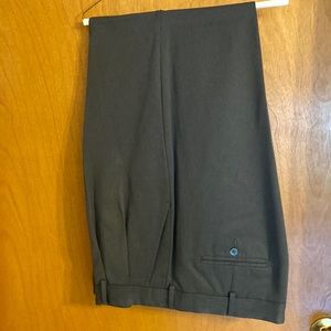 VAN HEUSEN DRESS SLACKS SIZE 38 x 34 GRAY PLEATED FRONT WIDE LEG